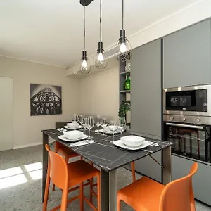 2 Min From The Cathedral With Private Parking Côme